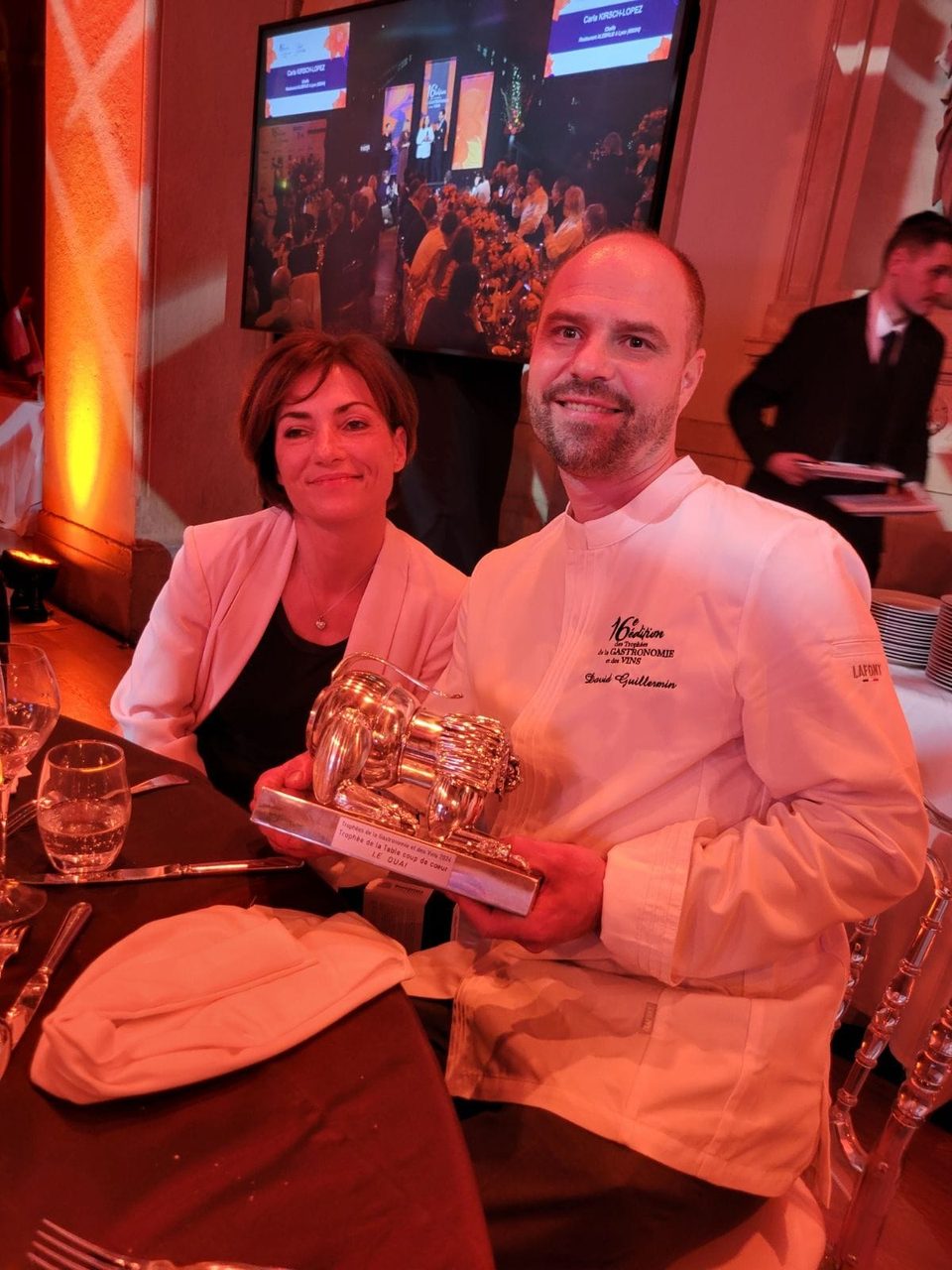 Anne Laure et David Guillermin avec le trophée « Table Coup de Cœur » 2024